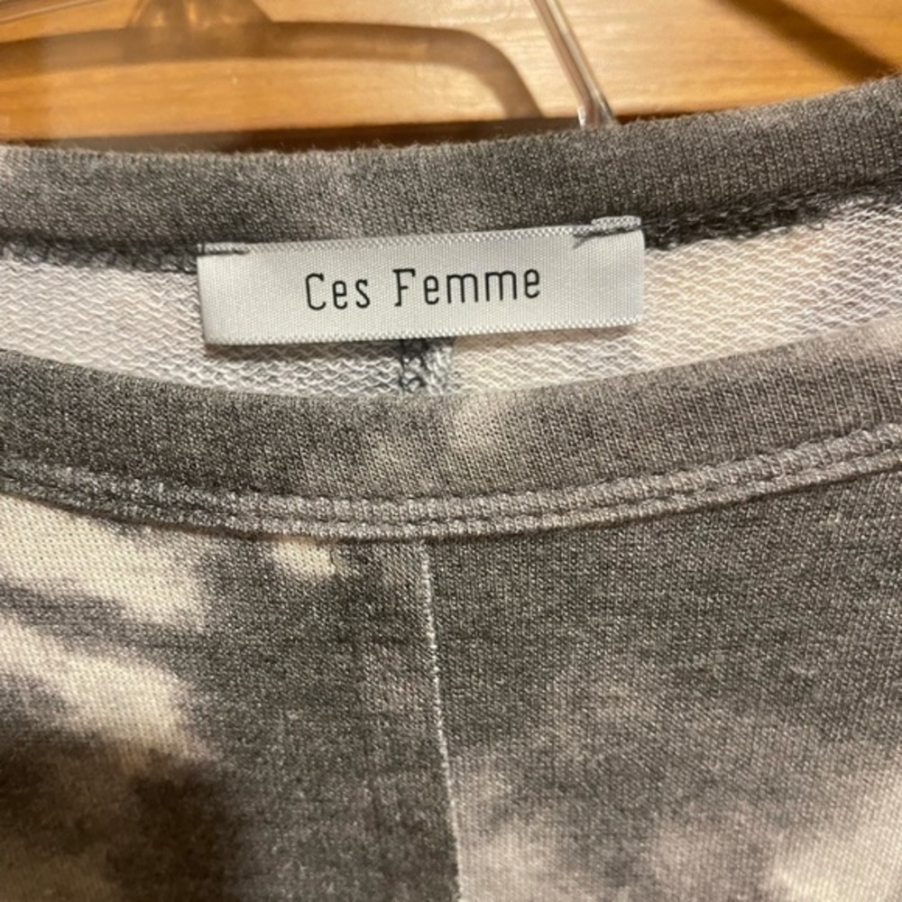 Light weight tie dye grey sweatshirt - Picture 2 of 4
